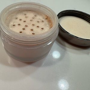 Like new - Laura Mercier translucent setting powder-Glow